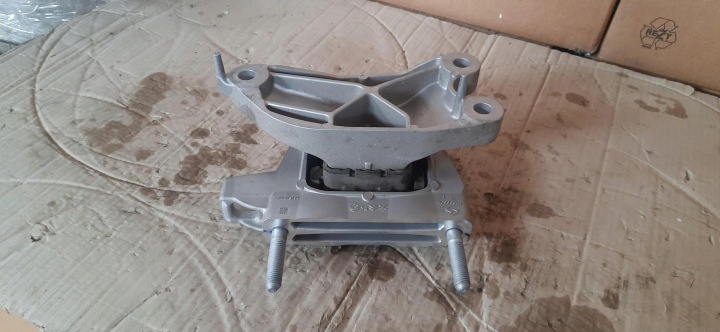 POIGNÉE COUSSIN FIXATION MOTEUR PEUGEOT E-208 9826533880