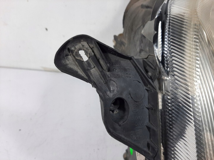 OPEL MERIVA A 1.7CDTI 04R PHARE GAUCHE AVANT VALEO 93175364