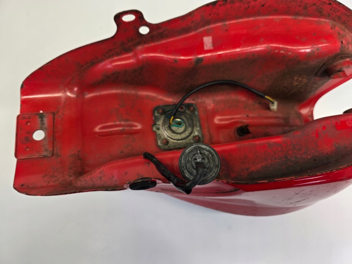 KYMCO PULSAR 125 RÉSERVOIR CARBURANTS RÉSERVOIR CARBURANTS