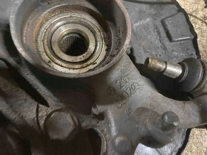 ROTULE DE DIRECTION AVANT DROITE MERCEDES-BENZ E (W211) 2110302 2.99L DIESEL 2007