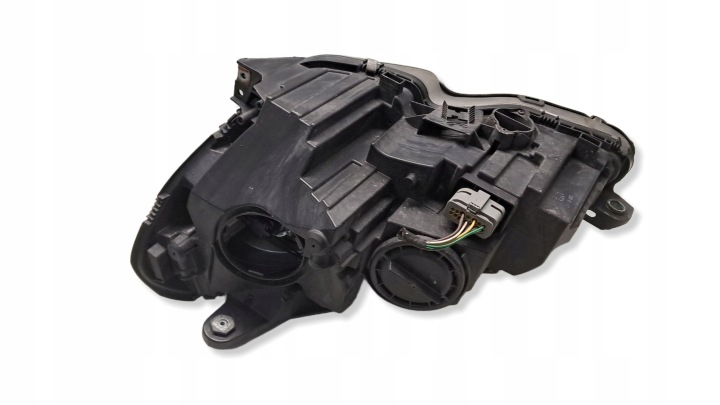 MERCEDES-BENZ C CLASSE W204 LIFT DROITE PHARE AVANT ANGLAIS A2048209859
