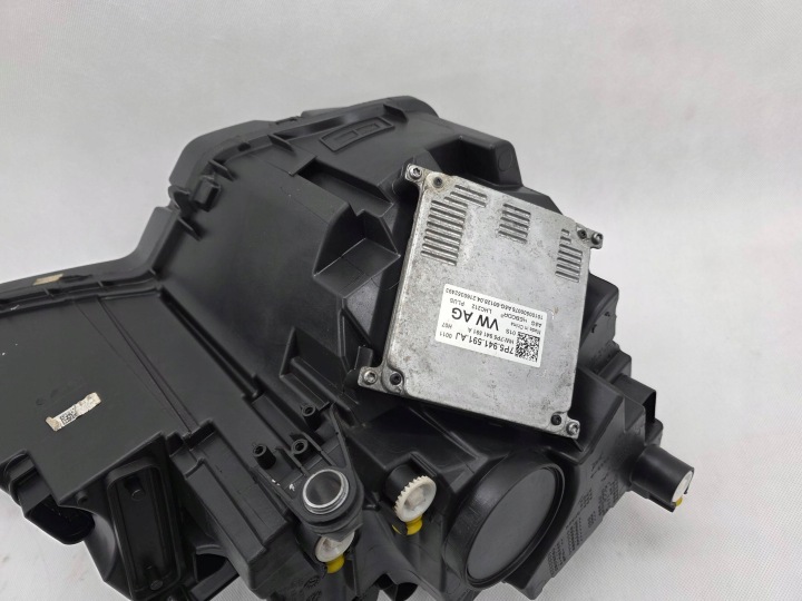 SKODA KAROQ 57B PHARE AVANT GAUCHE COMPLET LED EUROPE 57B941015D