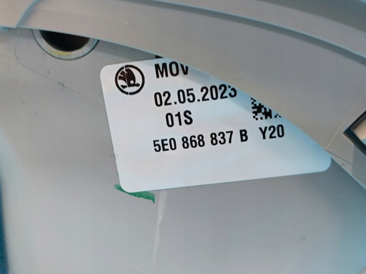 SKODA KAROQ LIFT 1.5 TSI 110KW 2023R ÉCLAIRAGE INTÉRIEUR BOÎTE À GANTS 5E0868837B