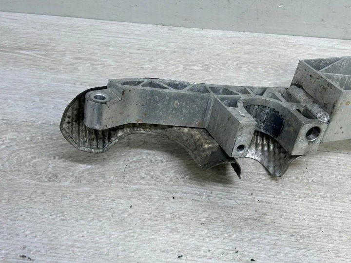 AVANT GAUCHE FIXATION STABILISATEUR PORSCHE PANAMERA (970) 97034111307