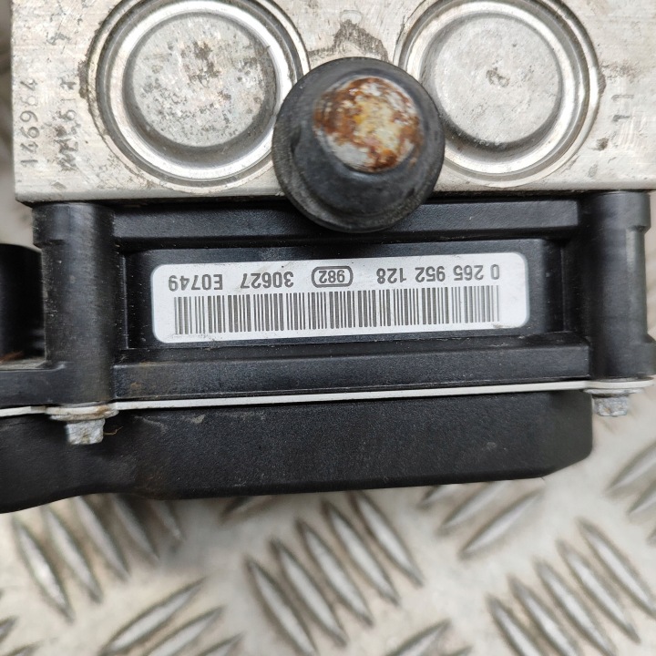 CHEVROLET CAMARO 2014 POMPE ABS