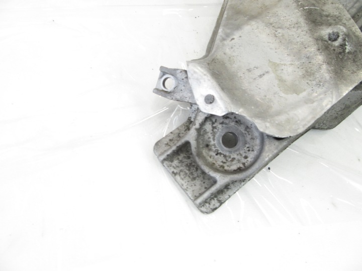 POIGNÉE MOTEUR DROITE BMW E60 E61E63 E64 N52 2.5 3.0