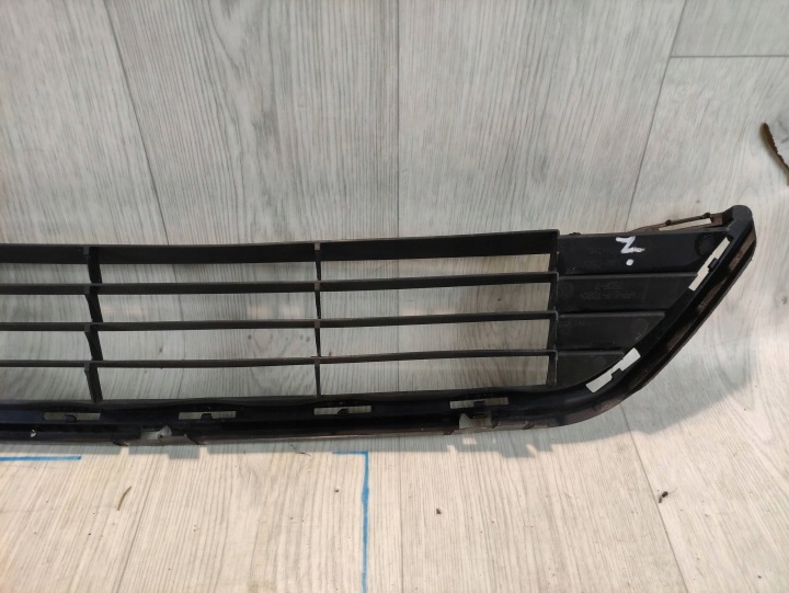 TOYOTA AVENSIS T270 LIFT CENTRALE GRILLE PARE-CHOCS AVANT 5311205100