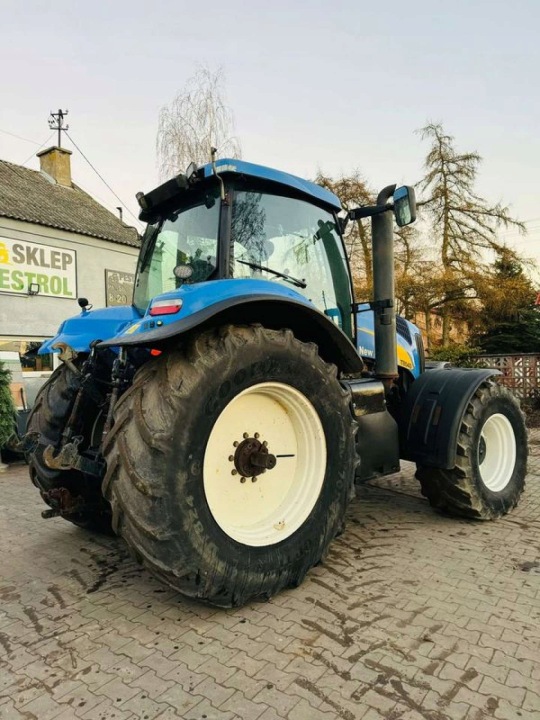 NOUVEAU HOLLAND T8040 NOUVEAU HOLLAND T8040, 340KM, 2007R, 8.3 GAUCHE CUMMINS PIEKNY CA