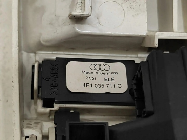 ÉCLAIRAGE INTERNE AUDI A6 (4F2, C6) 4F0947135BE 2.39L GASOLINE 2005