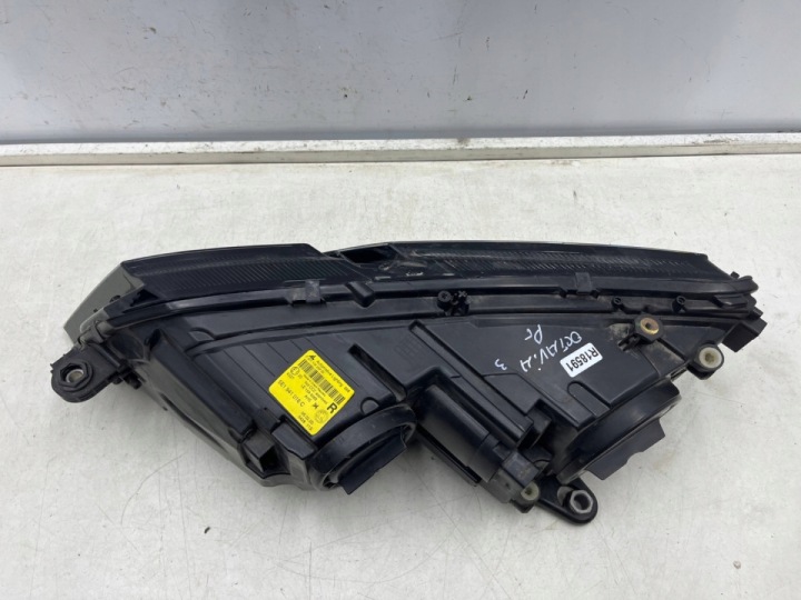 PHARE PROJECTEUR SKODA OCTAVIA III LIFT 16-20R. DROITE AVANT 5E1941016C EUROPE
