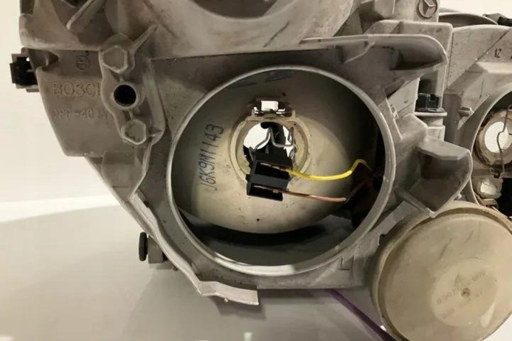 PHARE GAUCHE AVANT MERCEDES-BENZ C (W203) A2038200761 2.2L DIESEL 105KW