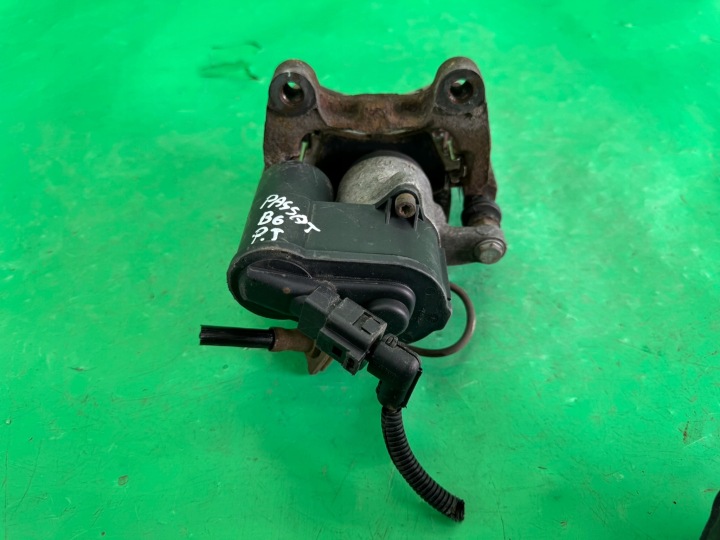 ÉTRIER DE FREIN DE FREIN DROIT ARRIÈRE ÉLECTRIQUE COLLIER VW PASSAT B6 05-10