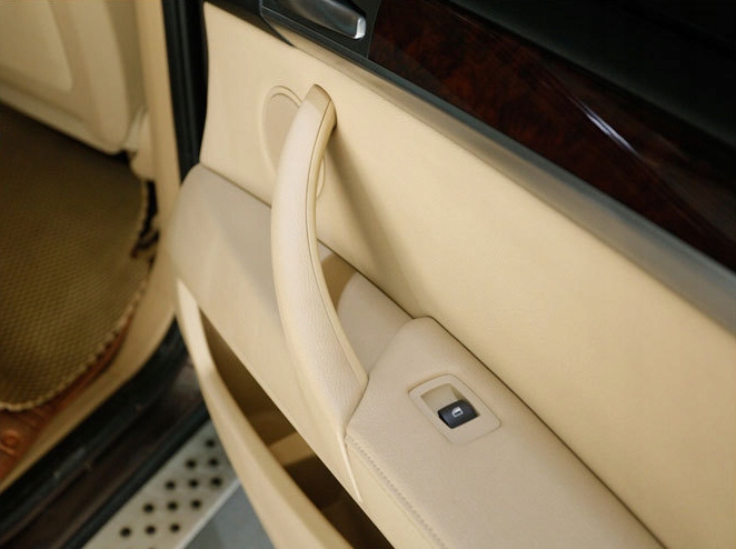 BMW E70 E71 X5 X6 AGARRADERO SOPORTE DE PUERTA COLOR BEIGE DERECHA 