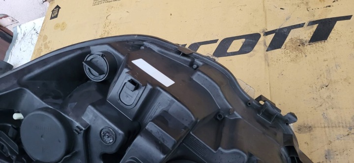 CITROEN C4 B7 DS4 PHARE DROITE 9674903580