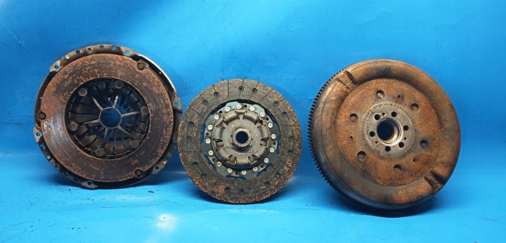 EMBRAYAGE VOLANT BIMASSE SKODA OCTAVIA III 2.0 TDI 12-20R. CKF VW GOLF VII