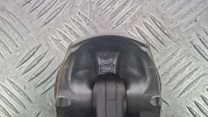 PISTON MERCEDES A160 W176 DFA2700317 M270.910
