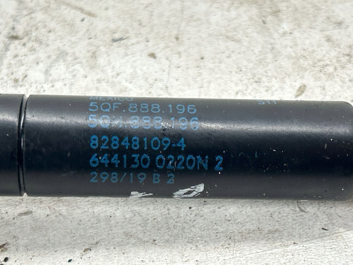 AUTRE PIÈCE INTÉRIEUR GAUCHE CÔTÉ VOLKSWAGEN TIGUAN ALLSPACE 5QF888196