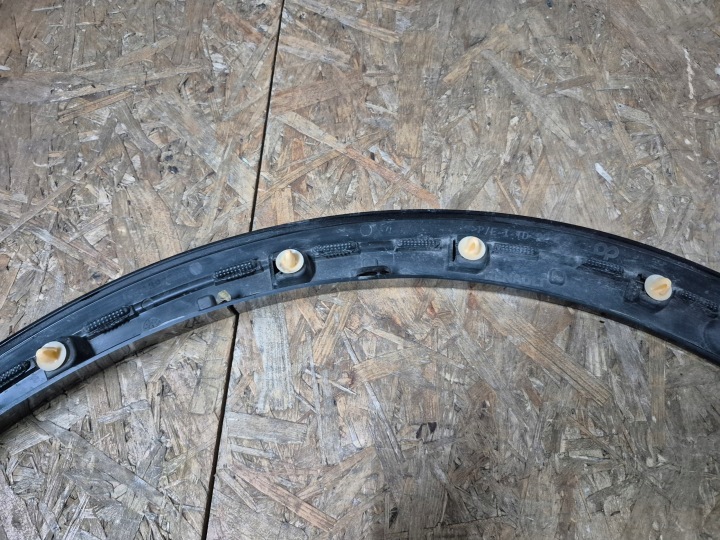 RENAULT MEGANE V 5 E-TECH MOULURE SUR AILE AVANT AVANT GAUCHE
