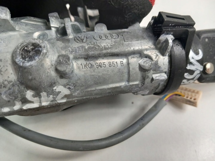 VW TOURAN 1T LIFT CONTACTEUR D'ALLUMAGE AVEC CLÉ 1K0905851B