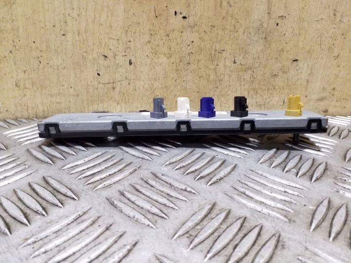 AUDI Q7 4L AMPLIFICATEUR D'ANTENNE DROITE CÔTÉ 4L0035225F