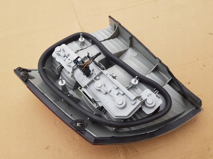 COMME NEUF PHARE GAUCHE ARRIÈRE OPEL VECTRA C LIFT BERLINE COMPACTE BERLINE EN BON ÉTAT INSERT