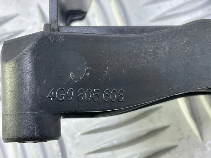 2012 AUDI A6 ALLROAD C7 SUPPORT PANNEAU AVANT 4G0805608