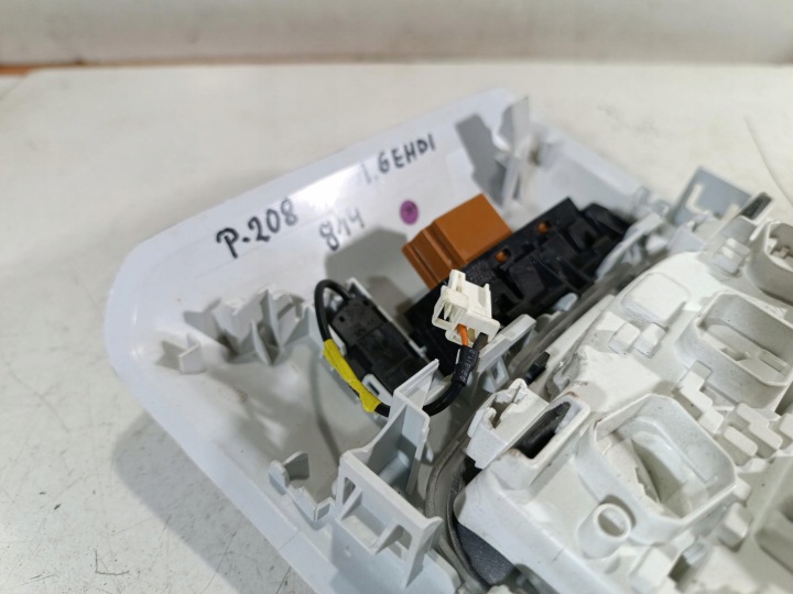 AMPOULE ÉCLAIRAGE CABINES PEUGEOT 208 96738108
