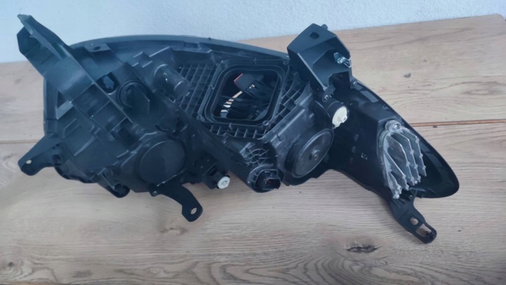 PROJECTEUR RENAULT KADJAR 260603525R COMPLET LED