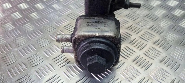 FIXATION FILTRE HUILES AUDI A4 AVANT (8D5, B5) 028117021H 1.9L DIESEL 1998