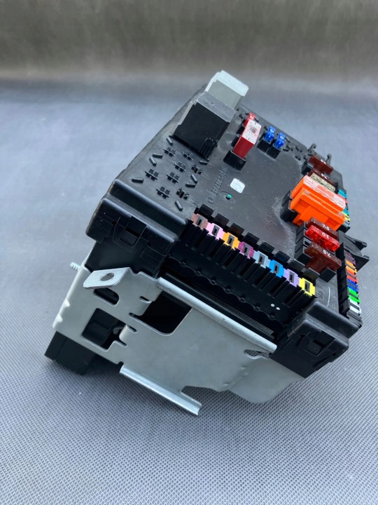 MERCEDES CHÂSSIS MODULE FUSIBLES A2219003001
