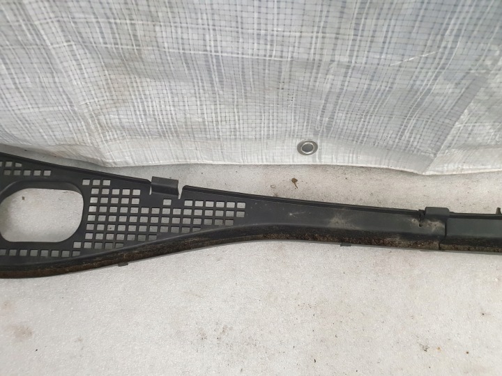 DOUBLURE DE PASSAGE DE ROUE DACIA SANDERO I 09R.