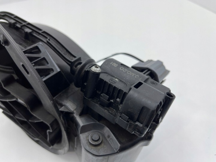 SERVOMOTEUR BOUCHONS GOULOTTE DE REMPLISSAGE CARBURANTS JAGUAR XE GX7327936AC 2018 DIESEL 132KW