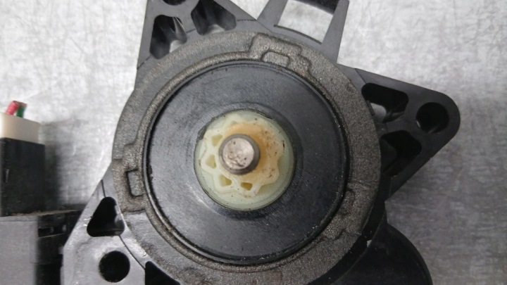 PETIT MOTEUR VITRES DROIT ARRIÈRE MAZDA 6 GG 02R 1.8B BERLINE G22C 5958X