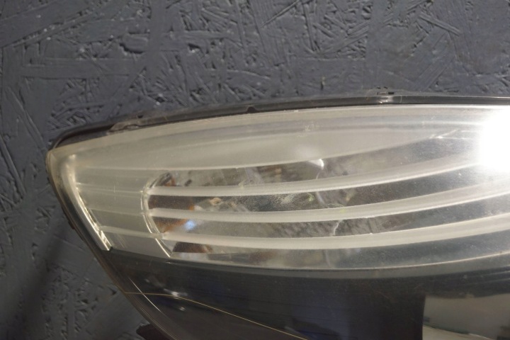 PHARE DROIT AVANT RENAULT SCENIC III (S2146)