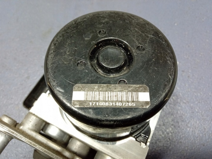 MERCEDES AVEC CLASSE W221 3.5 V6 B POMPE ABS A2214310512