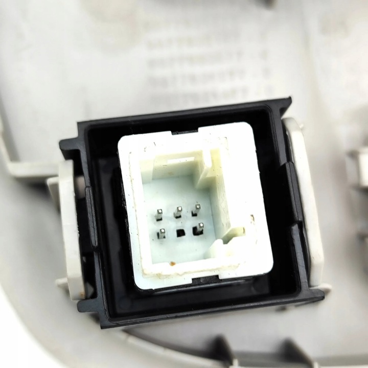 ÉCLAIRAGE INTERNE OPEL VIVARO C 96887290BJ01 33693288 2.0L 106KW 2023