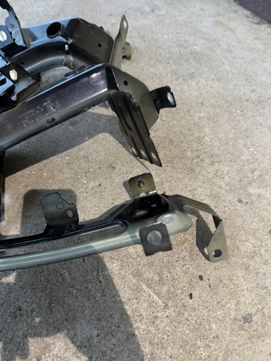 PORSCHE CAYENNE 9Y0 SUPPORT GARDE-BOUE