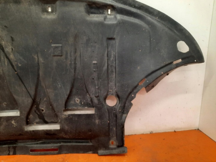PROTECTION SOUS MOTEUR (POLIETYLEN) CONVIENT VERS AUDI A6 C6 05.04-10.08 PROTECTION