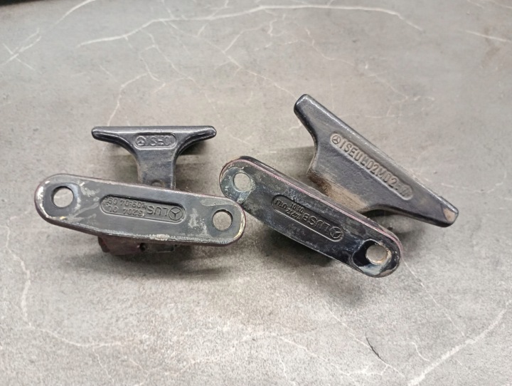 CHARNIÈRES PORTES GAUCHE ARRIÈRE MERCEDES W168 JEU 13204 14212
