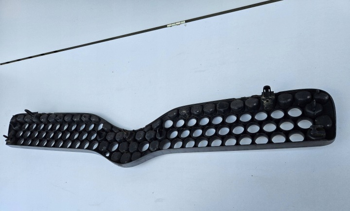 TOYOTA YARIS I 1 GRILLE CALANDRE PARE-CHOCS AVANT AVANT