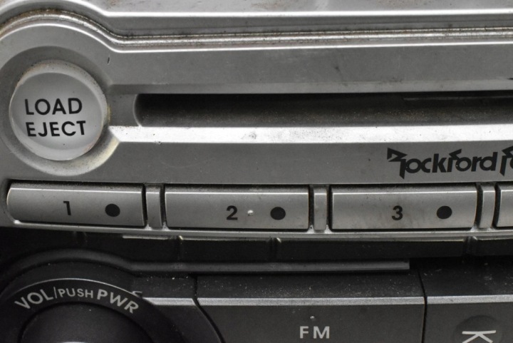 RADIO PANNEAU RADIO CD MP3 MN121397HA MITSUBISHI ECLIPSE 4 IV 4G 06-09