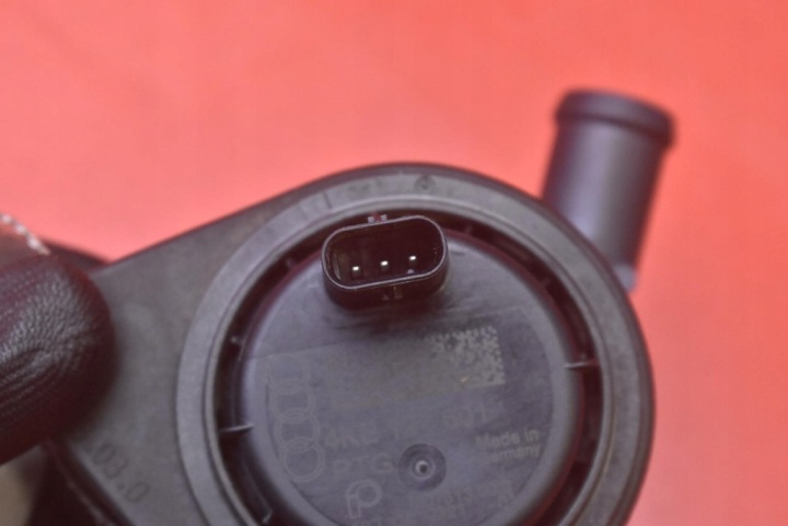 POMPE POMPE CIRCULATION EAU 4KE121601 AUDI E-TRON 55 408 KM 18-21