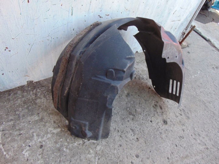 PASSAGE DE ROUE GAUCHE AVANT FORD FIESTA MK7 8A61-16115-AD