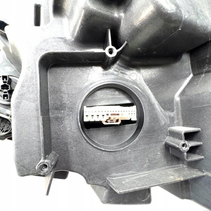 PROJECTEUR DROITE CÔTÉ VOLKSWAGEN ID.4 11B941006