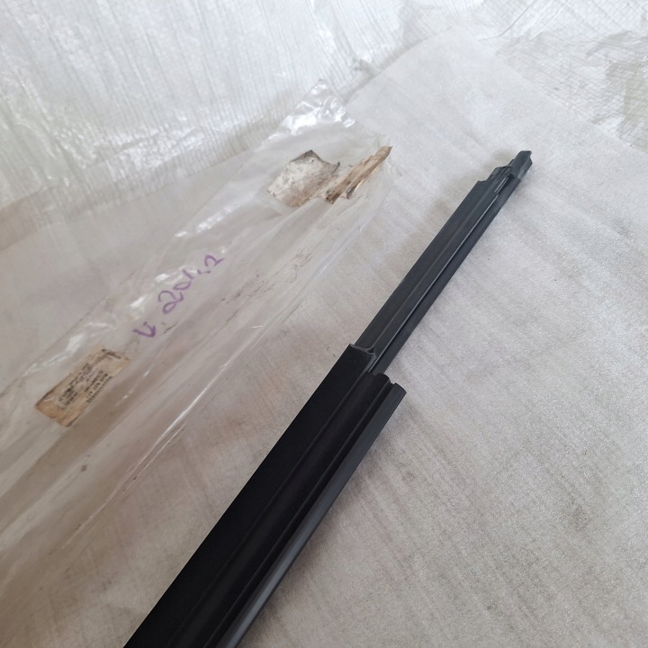 AUDI Q3 8U MOULURE RACLOIR BOUCHON JOINT D'ÉTANCHÉITÉ VITRES 8U0837477