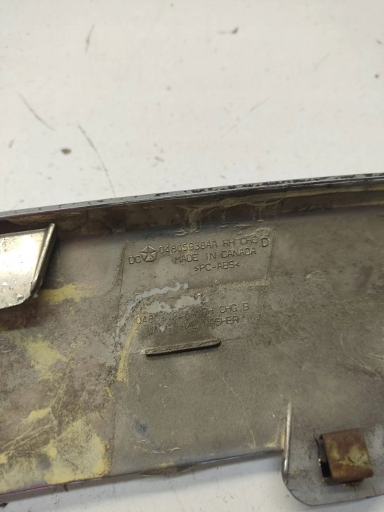 CHRYSLER 300 300C 2007 MOULURE PARE-CHOCS AVANT 04805938AA