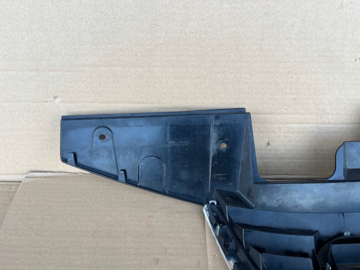 NISSAN JUKE I F15 CALANDRE GRILLE PARE-CHOCS AVANT CENTRALE 620701KA6A