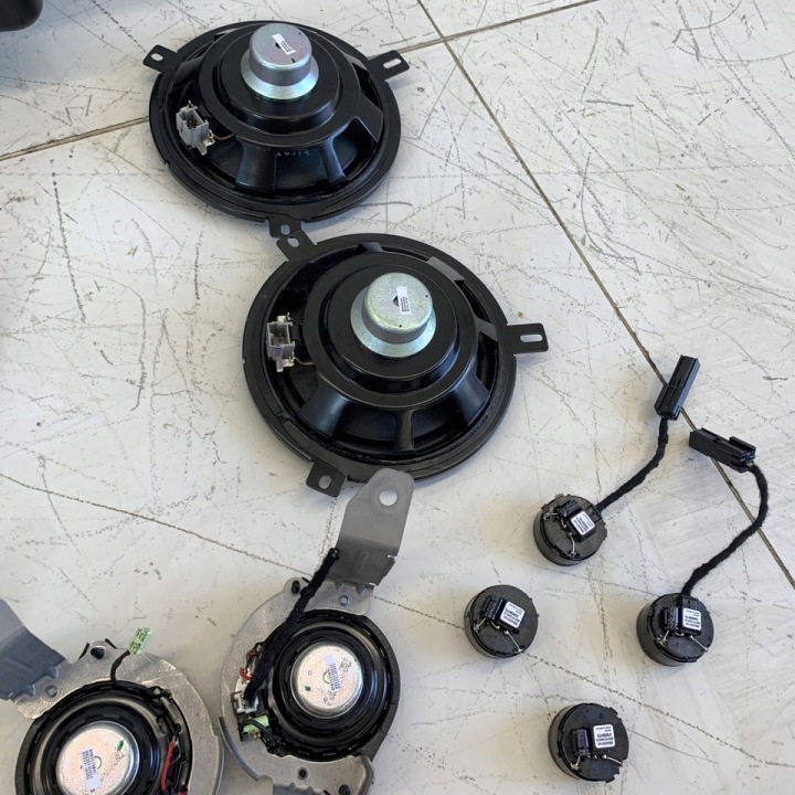 HAUT-PARLEURS JEU KIT SUBWOOFER HARMAN/KARDON DODGE DURANGO III LIFT 23R