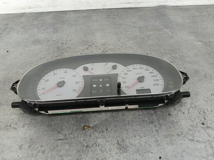 COMPTEUR RENAULT SCENIC I RESTYLAGE P8200038783 21658869A SAGEM 2.0 16V