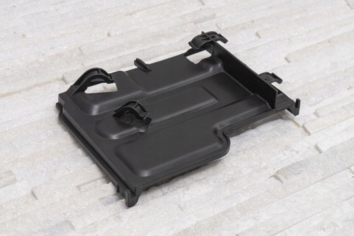FORD KUGA COUVERCLE CARCASSES BATTERIE 4M5110757BB